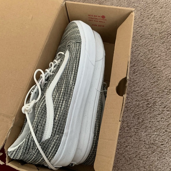 Vans - Picture 2 of 2